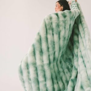 Extreme Ultra Cloud Malachite Green Blanket