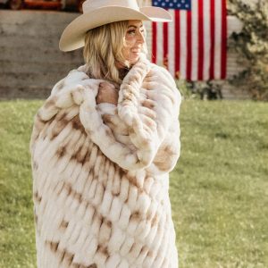 Hugs French Salt Blanket