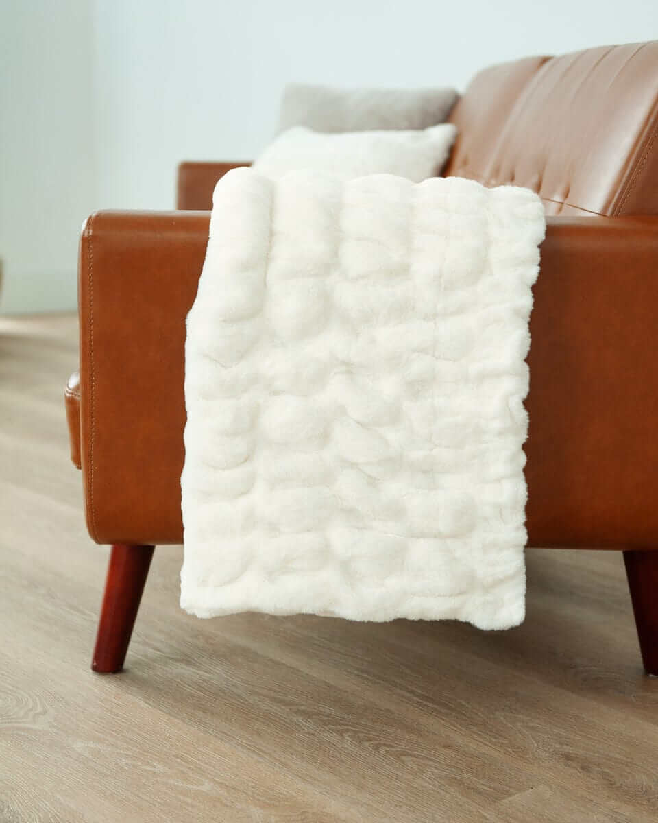 Hugs Cream Blanket - Image 10
