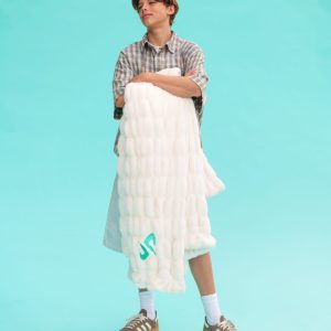 Dude Perfect Hugs Cream Blanket