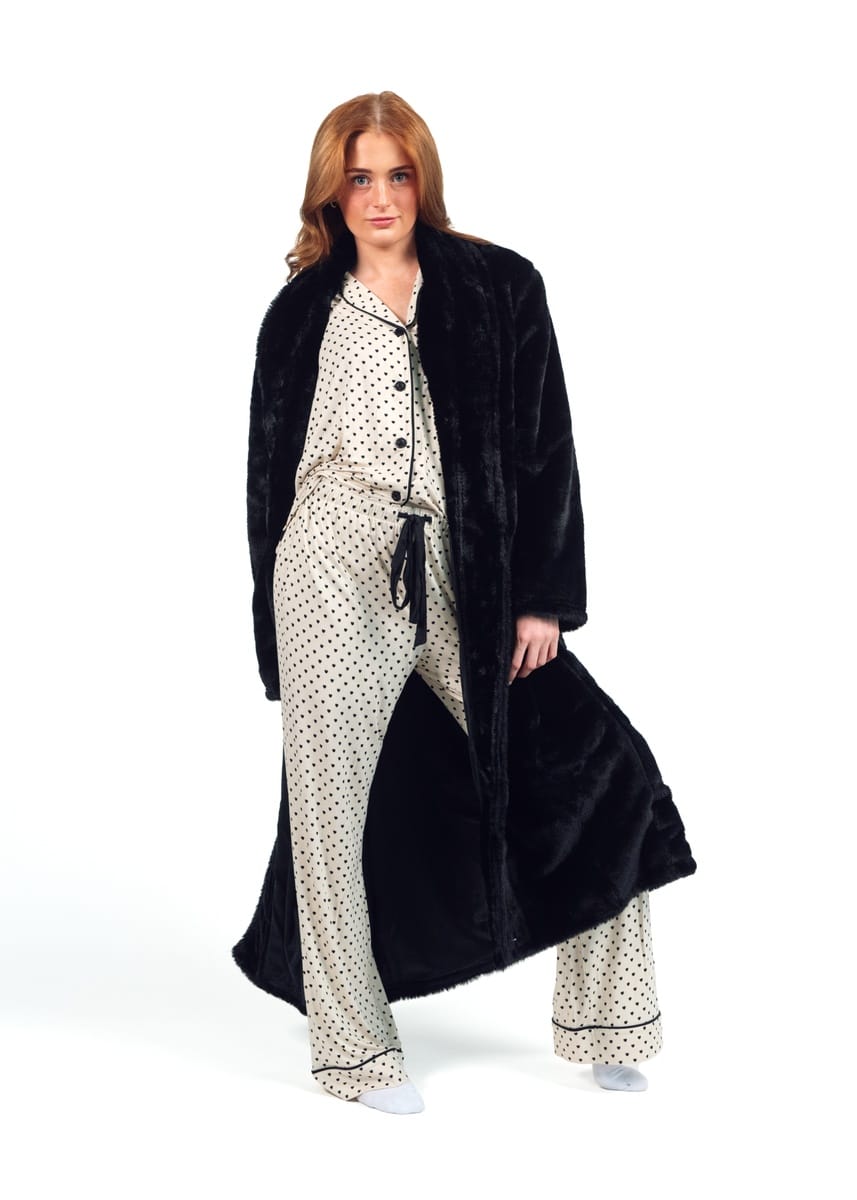 Black Robe - Image 2