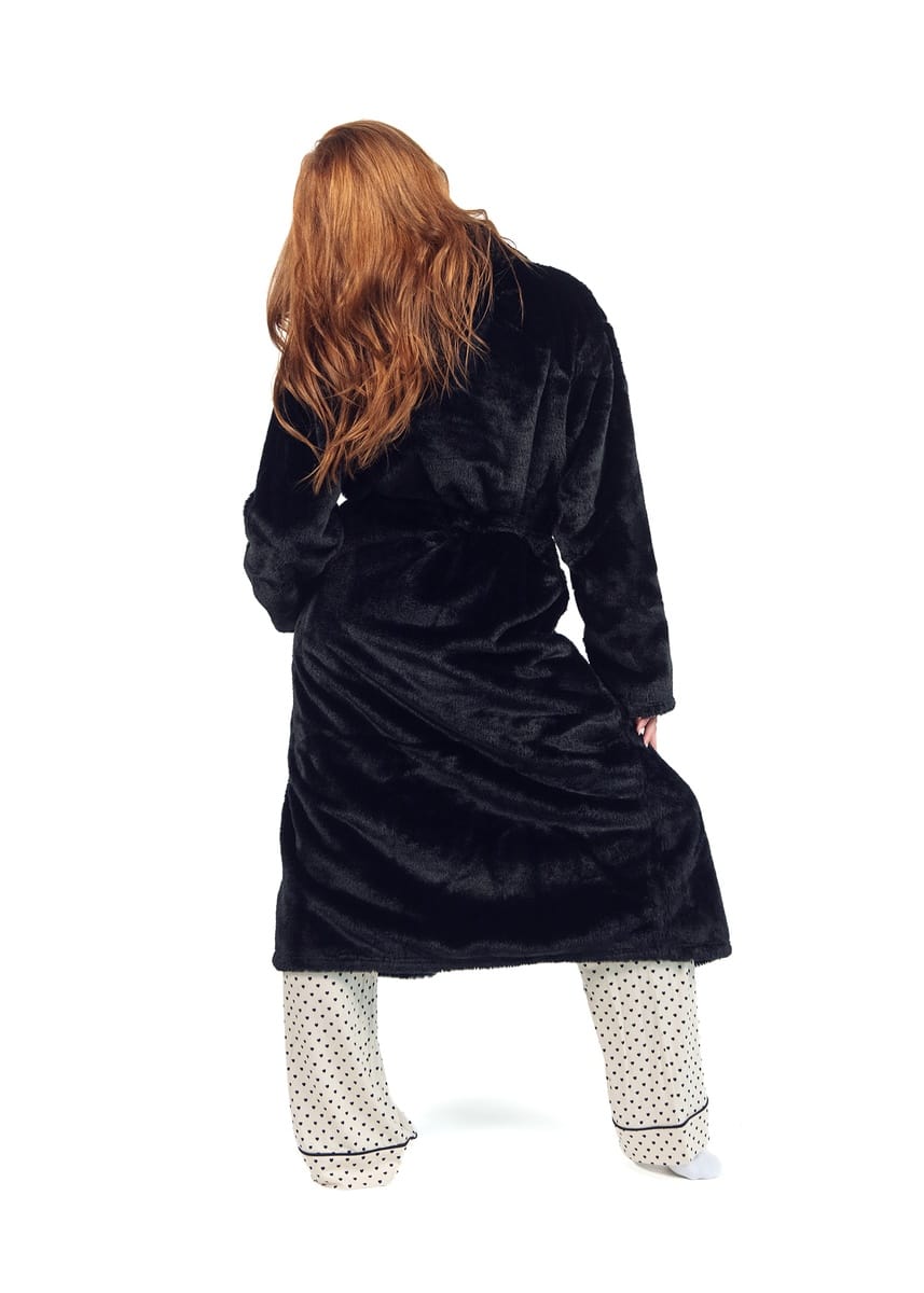 Black Robe - Image 4