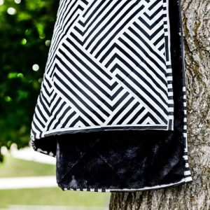 Everywhere Blanket - Black Geo